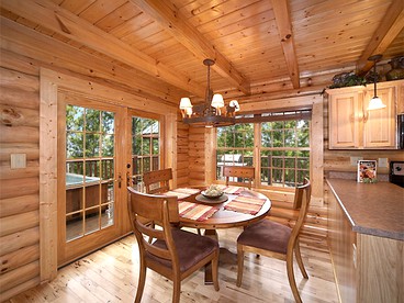 Inviting Cabin in Gatlinburg for a Peaceful Tennessee Vacation - Gatlinburg, Tennessee - glamping.directory