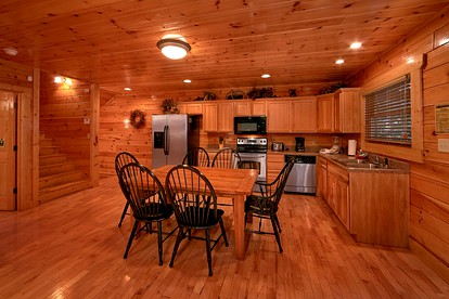 Inviting Cabin in Gatlinburg for a Peaceful Tennessee Vacation - Gatlinburg, Tennessee - glamping.directory