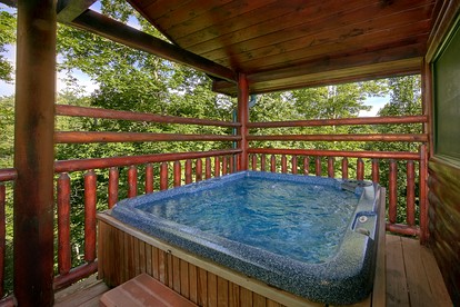Inviting Cabin in Gatlinburg for a Peaceful Tennessee Vacation - Gatlinburg, Tennessee - glamping.directory