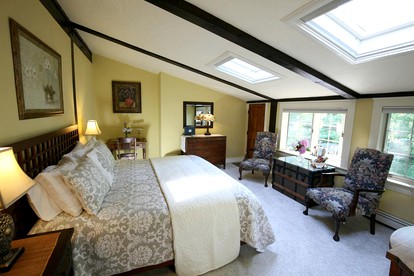 Luxurious Getaway with Jacuzzi Bathtub near Portsmouth on the Maine Coast - York, Maine - glamping.directory