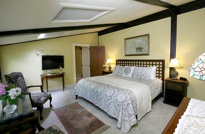Luxurious Getaway with Jacuzzi Bathtub near Portsmouth on the Maine Coast - York, Maine - glamping.directory