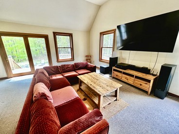 Delightful Rental with Fire Pit, Jacuzzi and Foosball Table in Vermont - Londonderry, Vermont - glamping.directory