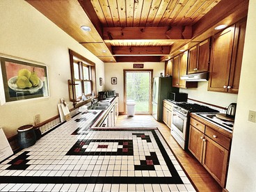 Delightful Rental with Fire Pit, Jacuzzi and Foosball Table in Vermont - Londonderry, Vermont - glamping.directory