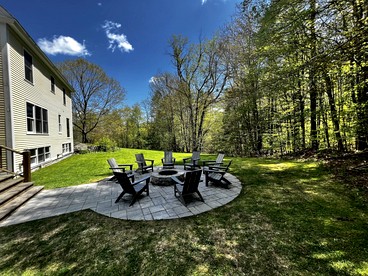 Delightful Rental with Fire Pit, Jacuzzi and Foosball Table in Vermont - Londonderry, Vermont - glamping.directory