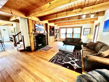 Delightful Rental with Fire Pit, Jacuzzi and Foosball Table in Vermont - Londonderry, Vermont - glamping.directory