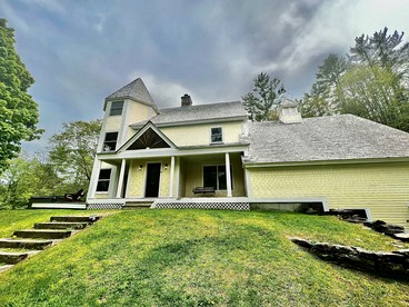 Delightful Rental with Fire Pit, Jacuzzi and Foosball Table in Vermont - glamping.directory