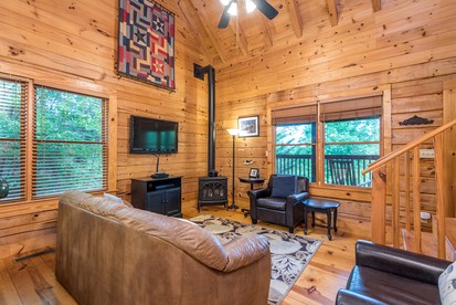 Mountain Cabin Retreat with Fire Pit, Game Room & Scenic Decks in Black Mountain, North Carolina - Black Mountain, North Carolina - glamping.directory