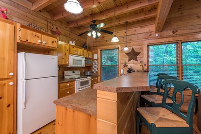 Mountain Cabin Retreat with Fire Pit, Game Room & Scenic Decks in Black Mountain, North Carolina - Black Mountain, North Carolina - glamping.directory