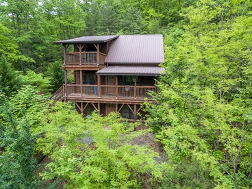 Mountain Cabin Retreat with Fire Pit, Game Room & Scenic Decks in Black Mountain, North Carolina - glamping.directory