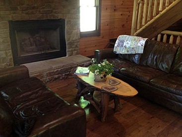 Charming Woodland Log Cabin Rental near Woodbury Wildlife Area, Ohio - Warsaw, Ohio - glamping.directory