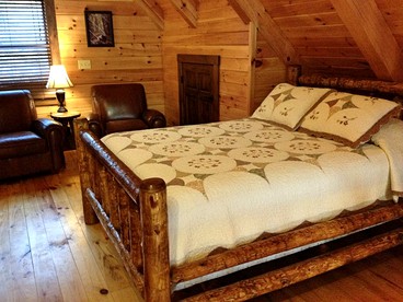 Charming Woodland Log Cabin Rental near Woodbury Wildlife Area, Ohio - Warsaw, Ohio - glamping.directory