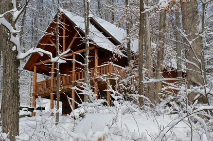 Charming Woodland Log Cabin Rental near Woodbury Wildlife Area, Ohio - Warsaw, Ohio - glamping.directory