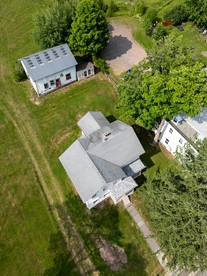 Peaceful Village Retreat Blending Rustic Charm with Modern Style in Bovina, New York - Bovina, New York - glamping.directory