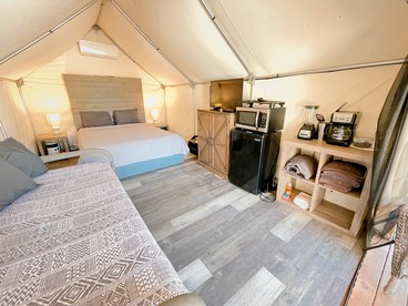 Luxury Safari Tent near Kingsbury, Texas - Kingsbury, Texas - glamping.directory