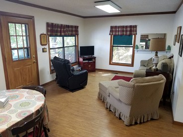 Peaceful Lakeside Weekend Getaway for Four in East Texas - Linden, Texas - glamping.directory