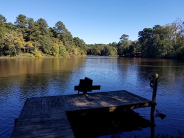 Peaceful Lakeside Weekend Getaway for Four in East Texas - Linden, Texas - glamping.directory