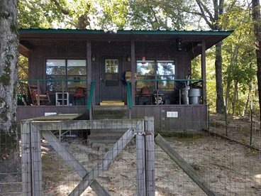 Peaceful Lakeside Weekend Getaway for Four in East Texas - glamping.directory