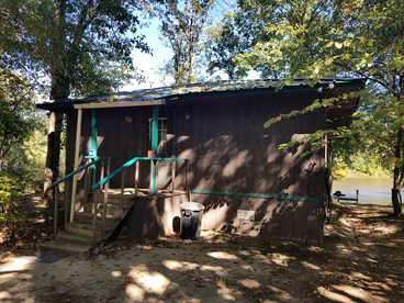 Peaceful Lakeside Weekend Getaway for Four in East Texas - Linden, Texas - glamping.directory