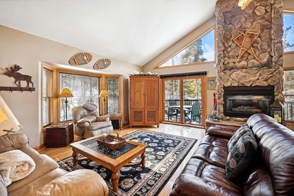 Rustic Wooden Cottage with Pool Table, Spa and Private Deck in Breckenridge, Colorado - Breckenridge, Colorado - glamping.directory
