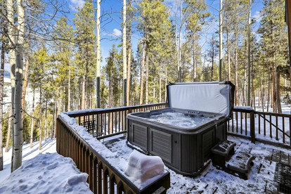 Rustic Wooden Cottage with Pool Table, Spa and Private Deck in Breckenridge, Colorado - Breckenridge, Colorado - glamping.directory