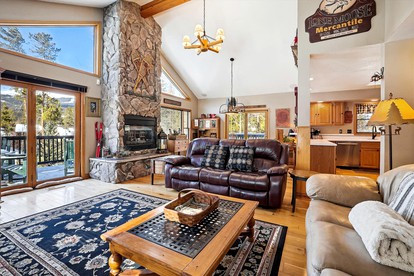 Rustic Wooden Cottage with Pool Table, Spa and Private Deck in Breckenridge, Colorado - Breckenridge, Colorado - glamping.directory