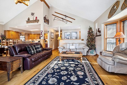 Rustic Wooden Cottage with Pool Table, Spa and Private Deck in Breckenridge, Colorado - Breckenridge, Colorado - glamping.directory