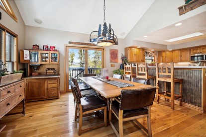 Rustic Wooden Cottage with Pool Table, Spa and Private Deck in Breckenridge, Colorado - Breckenridge, Colorado - glamping.directory