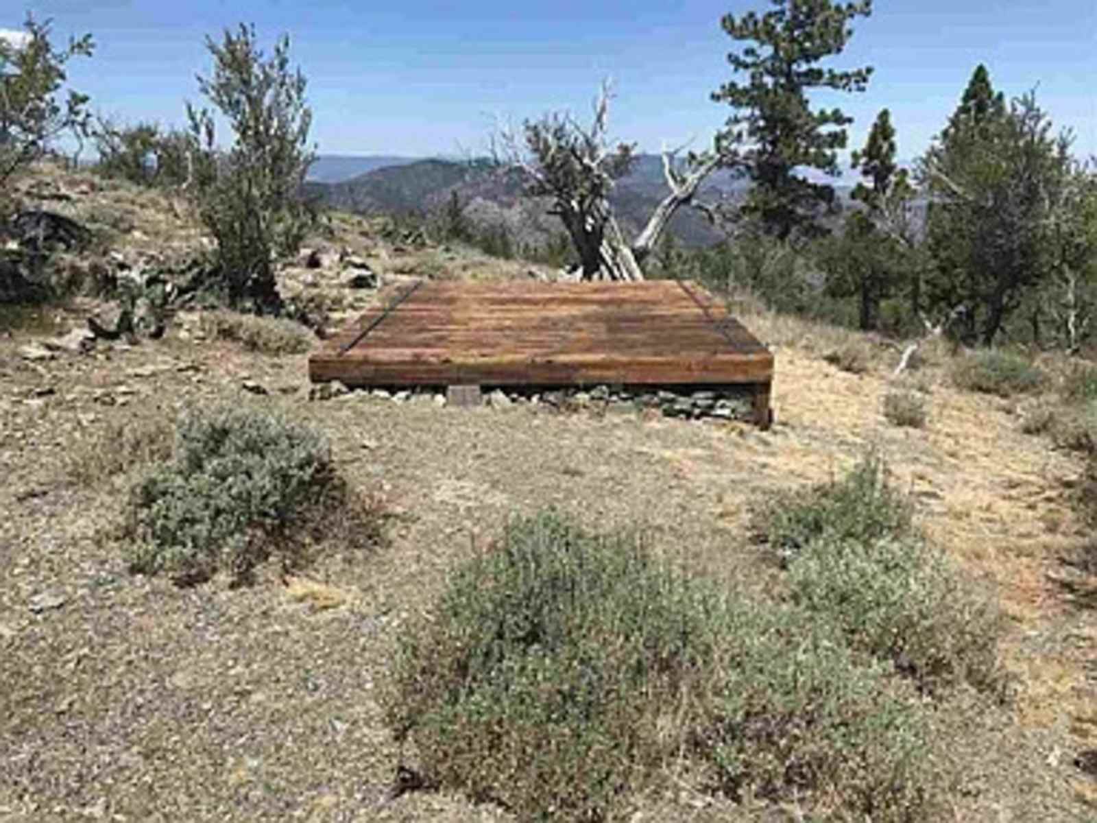 Mountain House Cabin & Tent - Gazelle, California - glamping.directory
