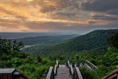 Spectacular Cabin with Home Theater and Fire Pit in Fort Payne, Alabama - Fort Payne, Alabama - glamping.directory