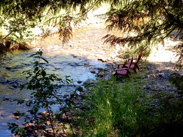 Rustic Romantic Yurt Glamping near Lake Pend Oreille in North Idaho - Sandpoint, Idaho - glamping.directory