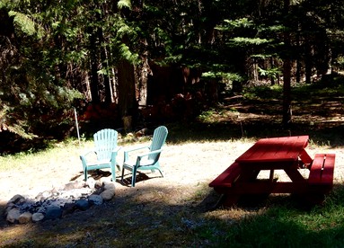 Rustic Romantic Yurt Glamping near Lake Pend Oreille in North Idaho - Sandpoint, Idaho - glamping.directory