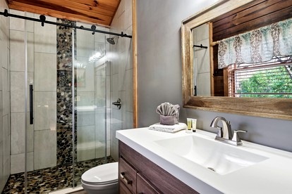 Relaxing Cabin with Hot-tub and Pool Table in Sevierville, Tennessee - Sevierville, Tennessee - glamping.directory