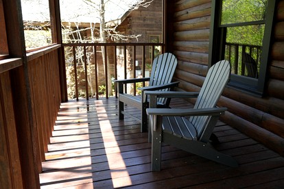 Relaxing Cabin with Hot-tub and Pool Table in Sevierville, Tennessee - Sevierville, Tennessee - glamping.directory