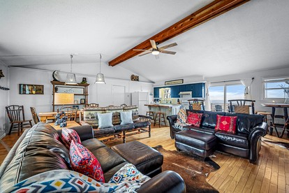 Incredible Cottage with Breathtaking Views from the Amazing Deck, the Perfect Base for Exploring the Area Around Mentone, Alabama - Mentone, Alabama - glamping.directory