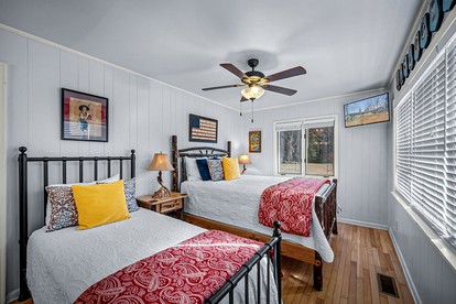 Incredible Cottage with Breathtaking Views from the Amazing Deck, the Perfect Base for Exploring the Area Around Mentone, Alabama - Mentone, Alabama - glamping.directory
