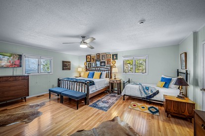 Incredible Cottage with Breathtaking Views from the Amazing Deck, the Perfect Base for Exploring the Area Around Mentone, Alabama - Mentone, Alabama - glamping.directory