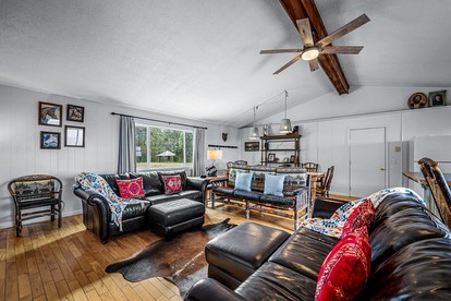 Incredible Cottage with Breathtaking Views from the Amazing Deck, the Perfect Base for Exploring the Area Around Mentone, Alabama - Mentone, Alabama - glamping.directory