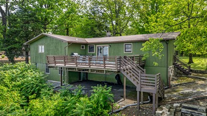 Incredible Cottage with Breathtaking Views from the Amazing Deck, the Perfect Base for Exploring the Area Around Mentone, Alabama - glamping.directory