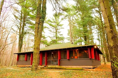 Unique Cabin Vacation Rental for Large Groups on the coast of Lake Michigan near Saugatuck, Michigan - Fennville, Michigan - glamping.directory