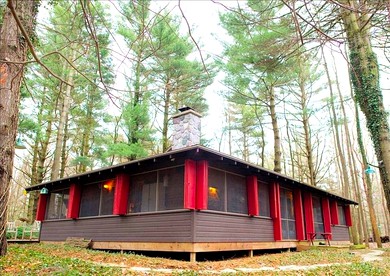 Unique Cabin Vacation Rental for Large Groups on the coast of Lake Michigan near Saugatuck, Michigan - glamping.directory