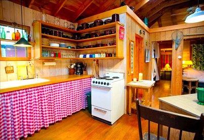 Unique Cabin Vacation Rental for Large Groups on the coast of Lake Michigan near Saugatuck, Michigan - Fennville, Michigan - glamping.directory