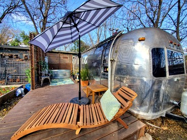 Sleek Retro Airstream Rental for Glamping for Two near Downtown Austin - Austin, Texas - glamping.directory