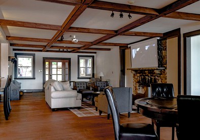 Luxury Oneida Lake Rental for a Fun New York Family Vacation - Cleveland, New York - glamping.directory