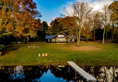 Luxury Oneida Lake Rental for a Fun New York Family Vacation - Cleveland, New York - glamping.directory
