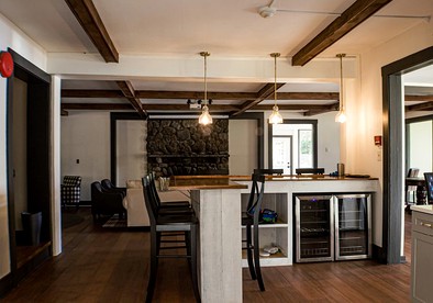Luxury Oneida Lake Rental for a Fun New York Family Vacation - Cleveland, New York - glamping.directory