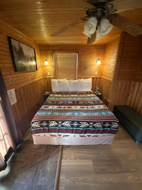 Vacation Cabin Rental with a Private Hot Tub near Fort Worth, Texas - Bluff Dale, Texas - glamping.directory