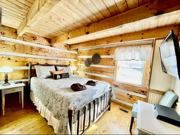 Double Cabin Rental for Memorable Group Glamping Near Great Smoky Mountains National Park, Tennessee - Sevierville, Tennessee - glamping.directory