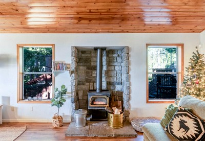 Enjoyable Cabin with Fireplace and Foosball in Twain Harte, California - Twain Harte, California - glamping.directory