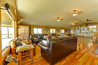 Deluxe Cabin on Cattle Ranch Resort, Washington - Kettle Falls, Washington - glamping.directory