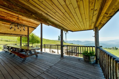 Deluxe Cabin on Cattle Ranch Resort, Washington - Kettle Falls, Washington - glamping.directory